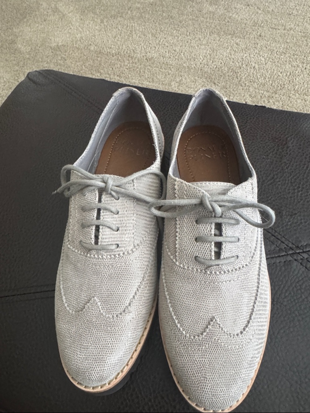 Donald Pliner Light Gray Wingtip Lace-Up Shoes